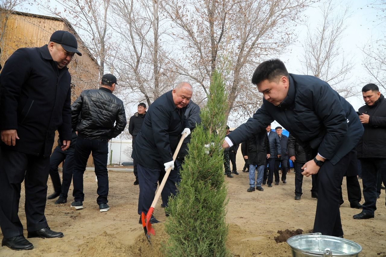 1Автожол саласы қызметкерлері құрмет төрінде.jpg