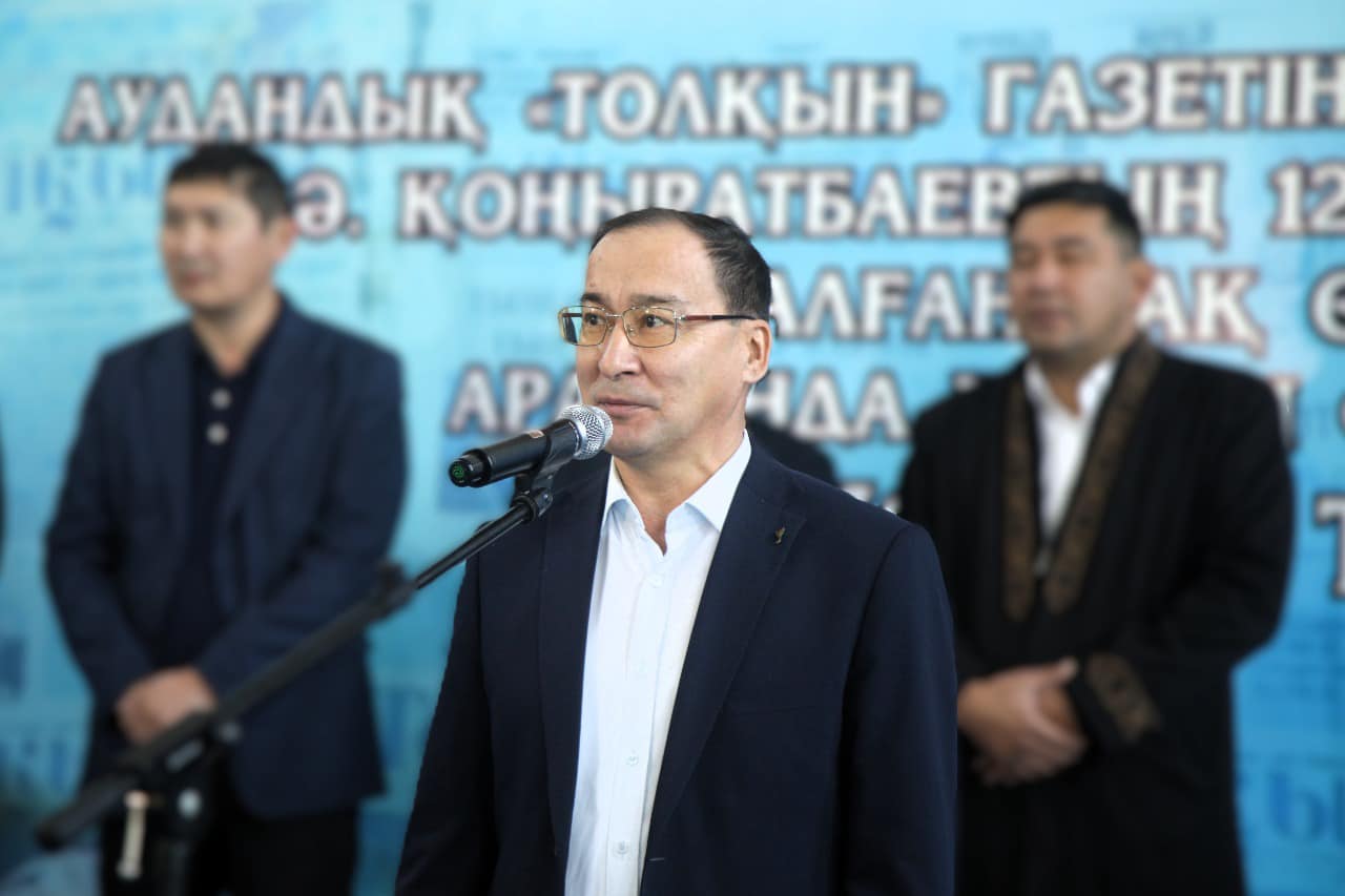 1Бұқаралық ақпарат құралдары өкілдері теңбіл доп бәсекесінде бақ сынасты.jpg