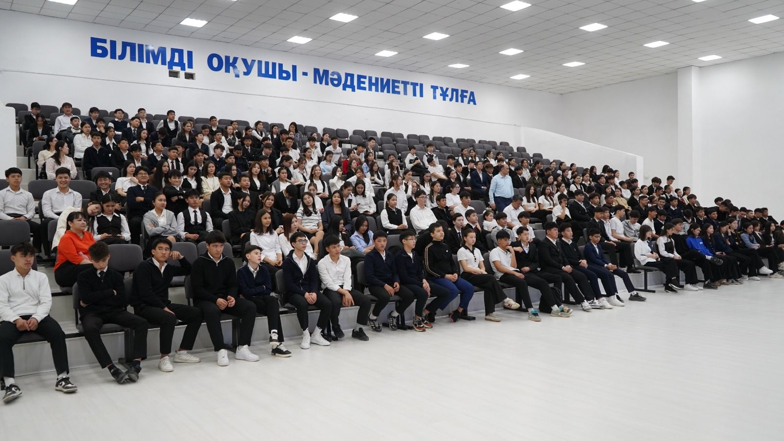 1 Бір мезетте 4 мыңнан аса оқушыға мамандық таңдауда кәсіби бағдар берілді.jpg