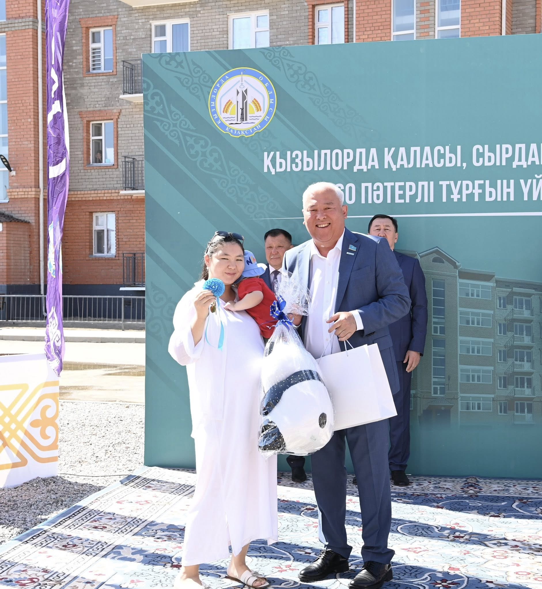 1 Сол жағалауда 60 пәтерлік тұрғын үйдің кілті табысталды.jpg