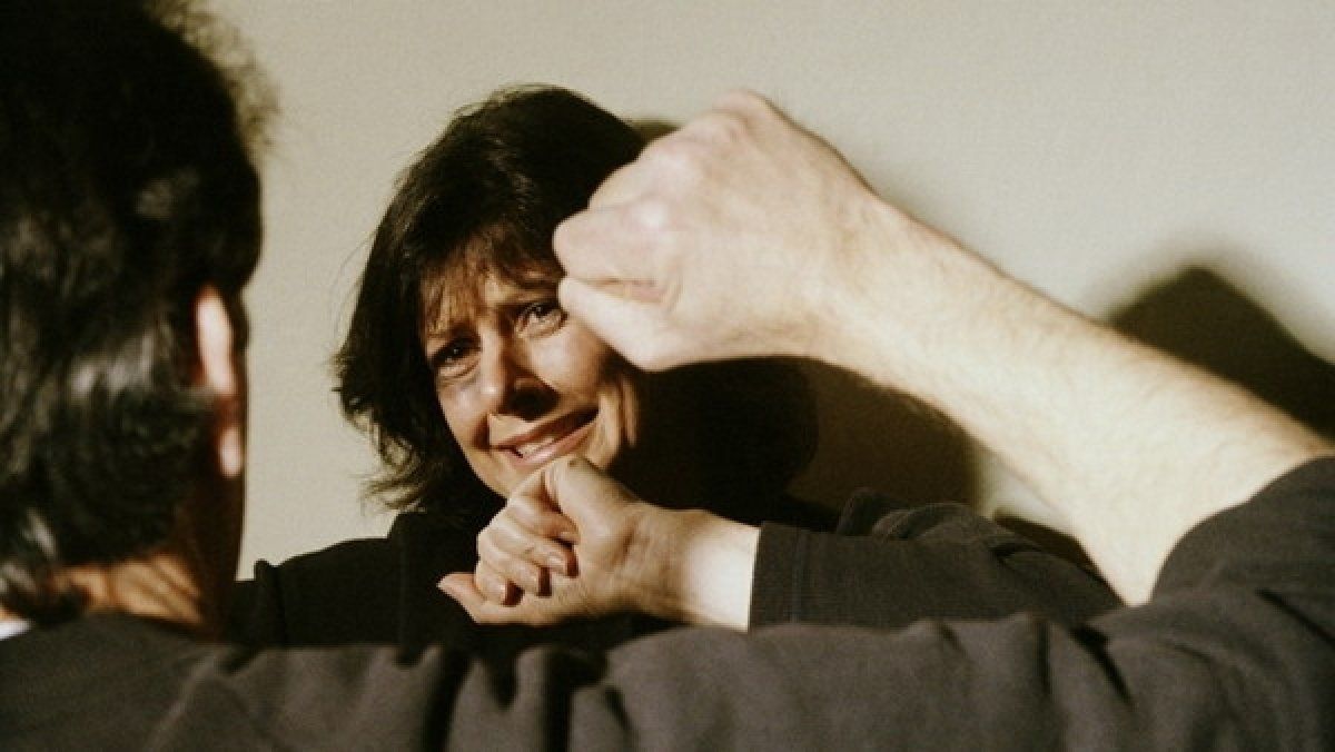 Фото плачущих детей в детском саду. Избили ребенка в детском саду. Девочка в детском доме. Родители крчат на ребёнка. Фото плачущих детей в детском саду.