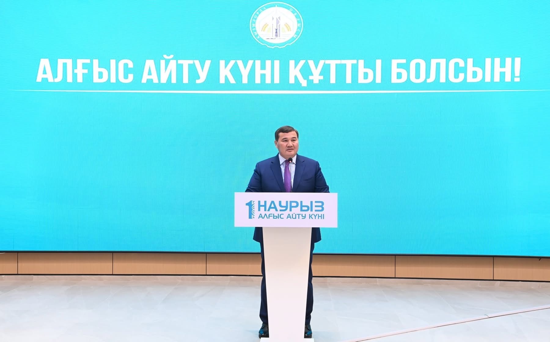 Аймақ басшысы Алғыс айту күніне орай бірқатар сала қызметкерлерін марапаттады.jpeg