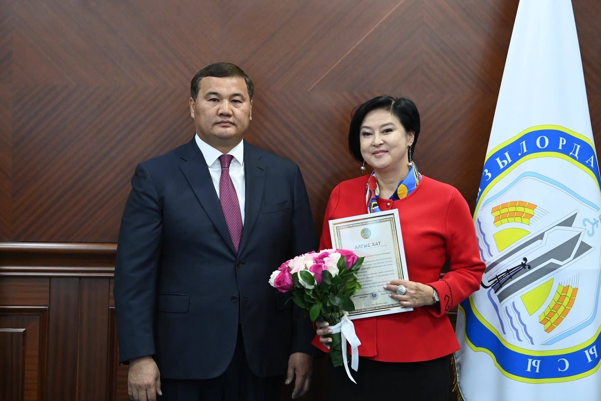 Алтынай Молжанова марапат.jpg