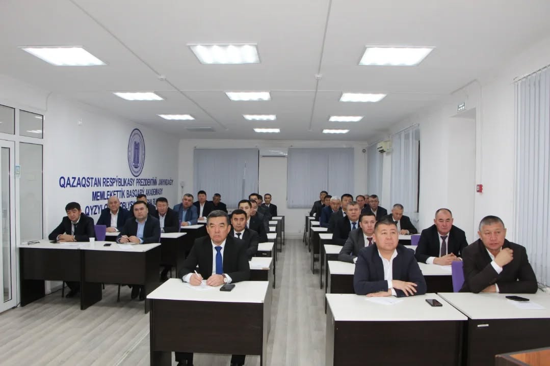 Аманат дәріс оқу.jpg