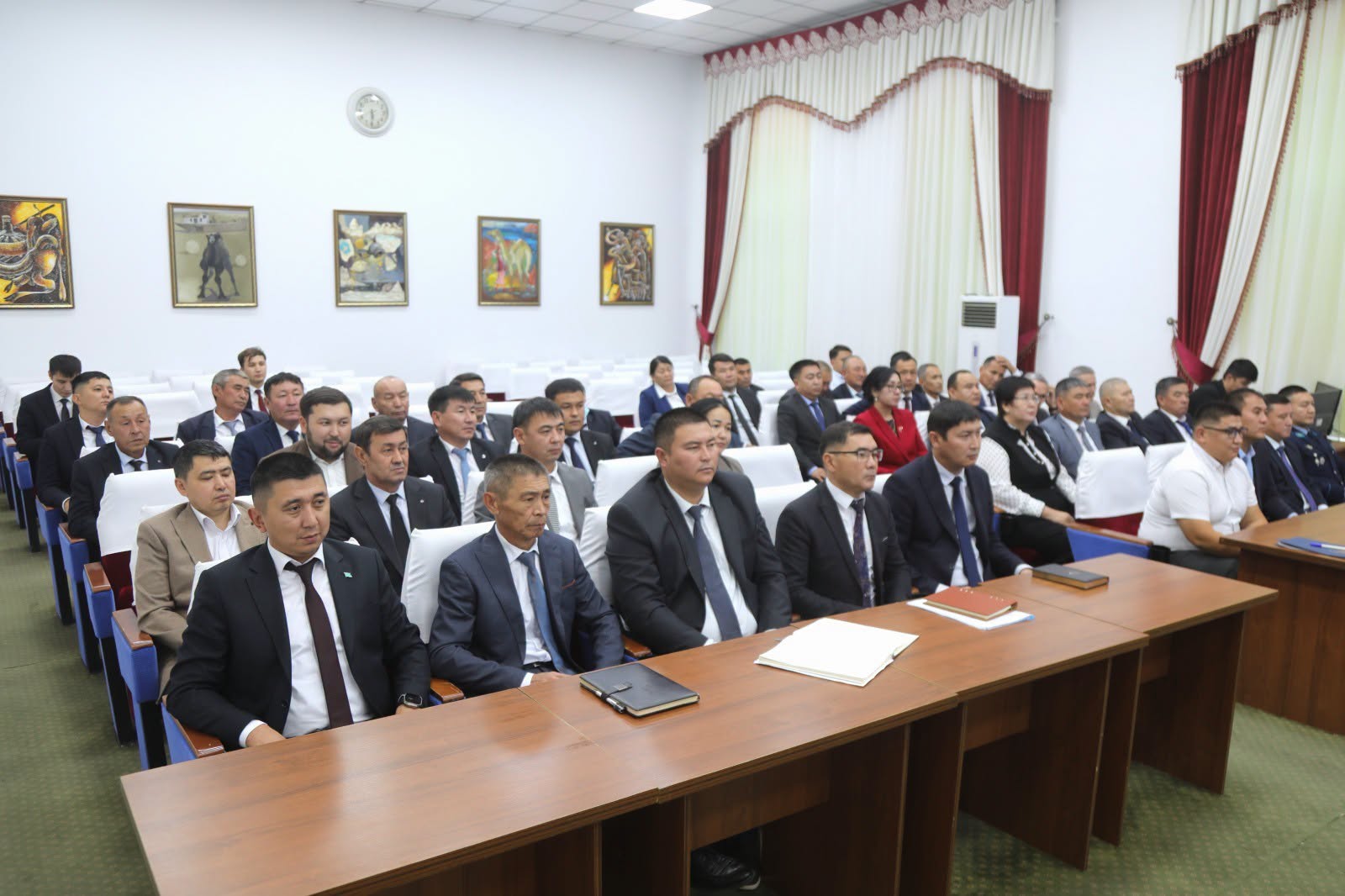 Арал ауданы мәжіліс отырысы 2.jpg
