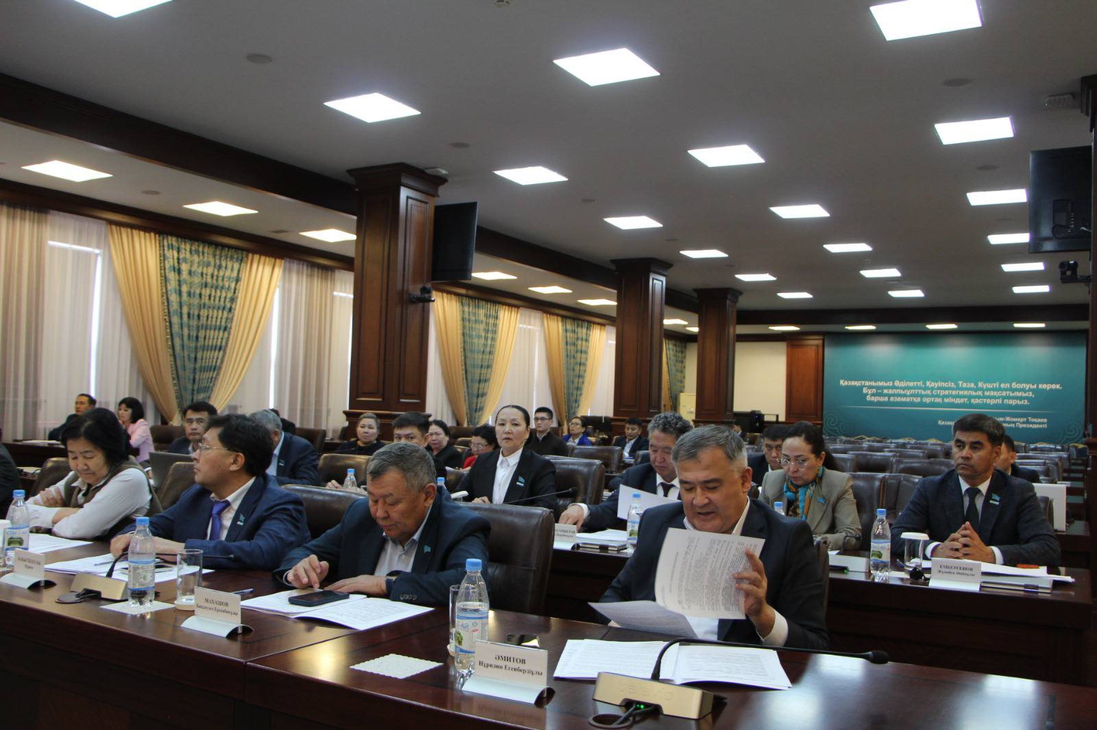 Фракция отырысы Аманат 2.jpg