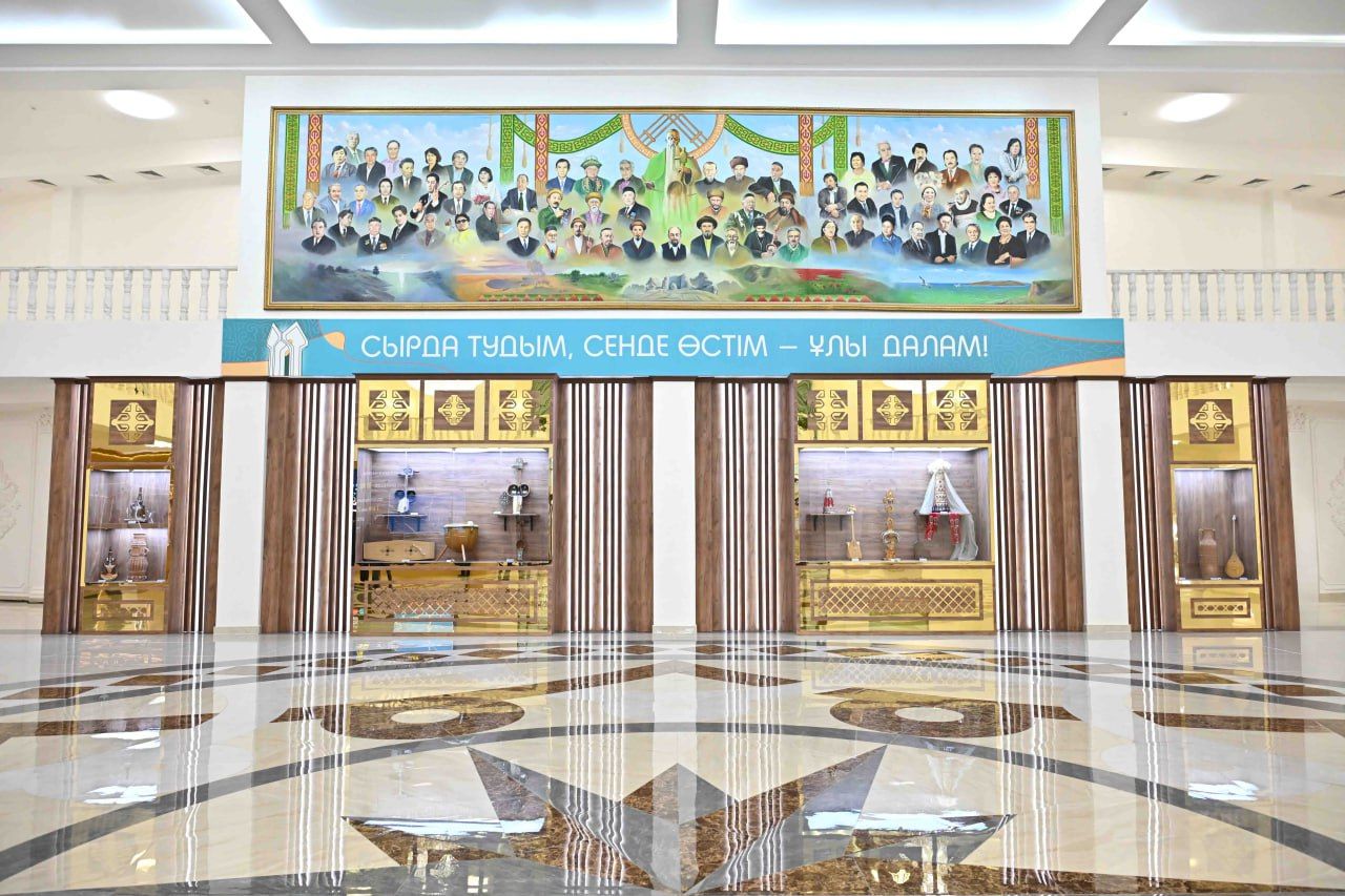 Глава государства посетил Центр искусств 2.jpg