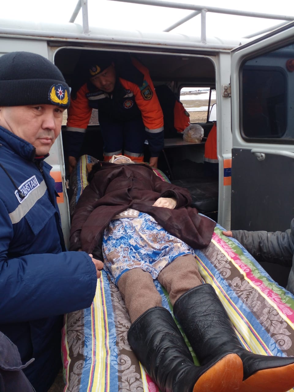 Кызылординские спасатели продолжают работу в Костанае и Актобе.jpeg