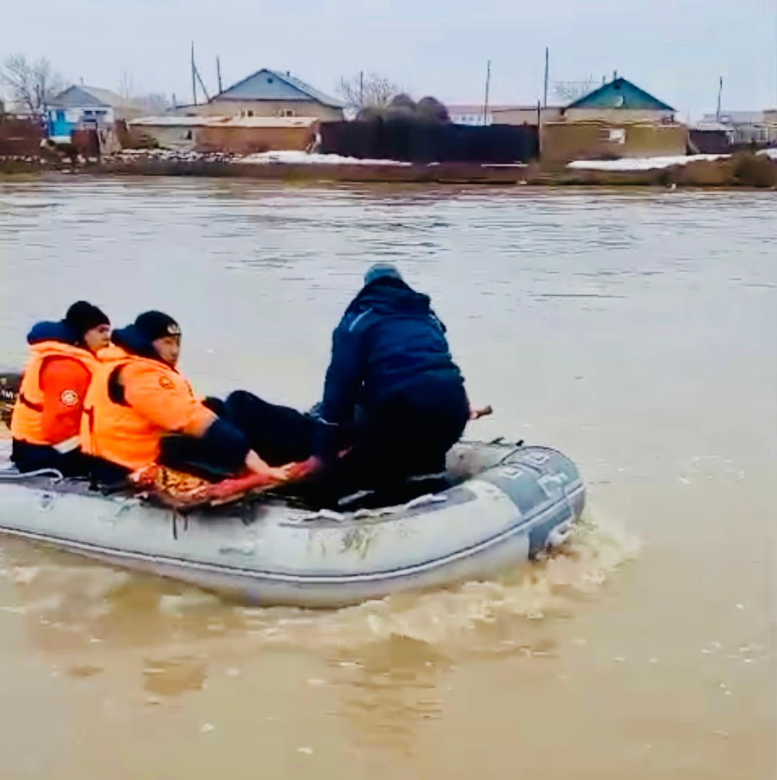 Кызылординские спасатели продолжают работу в Костанае и Актобе 1.jpeg