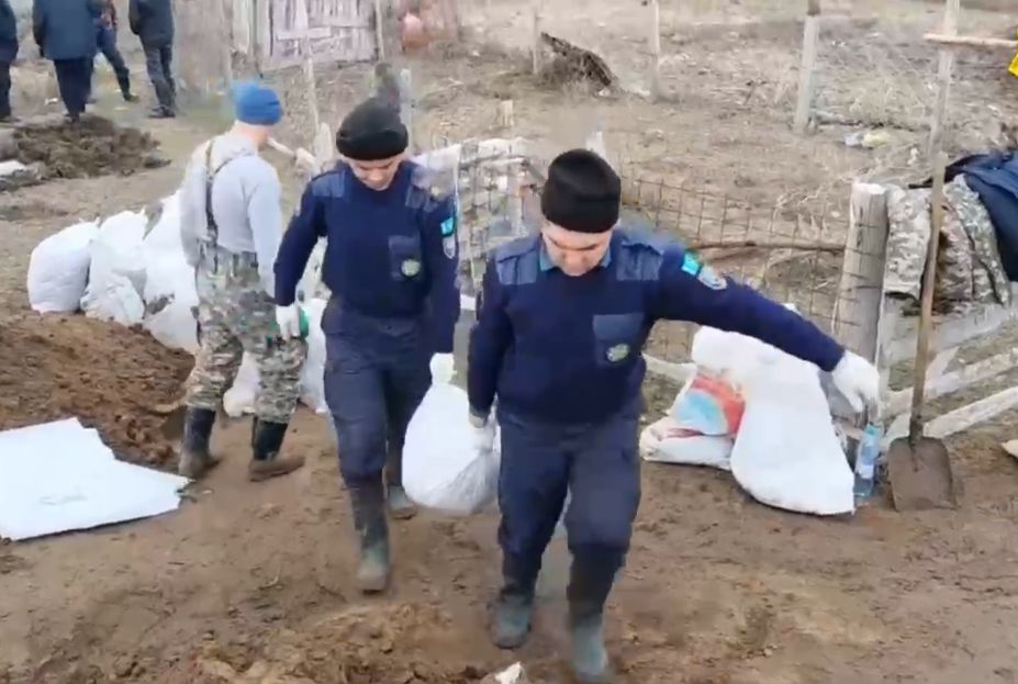 Кызылординские спасатели продолжают работу в Костанае и Актобе 2.jpeg