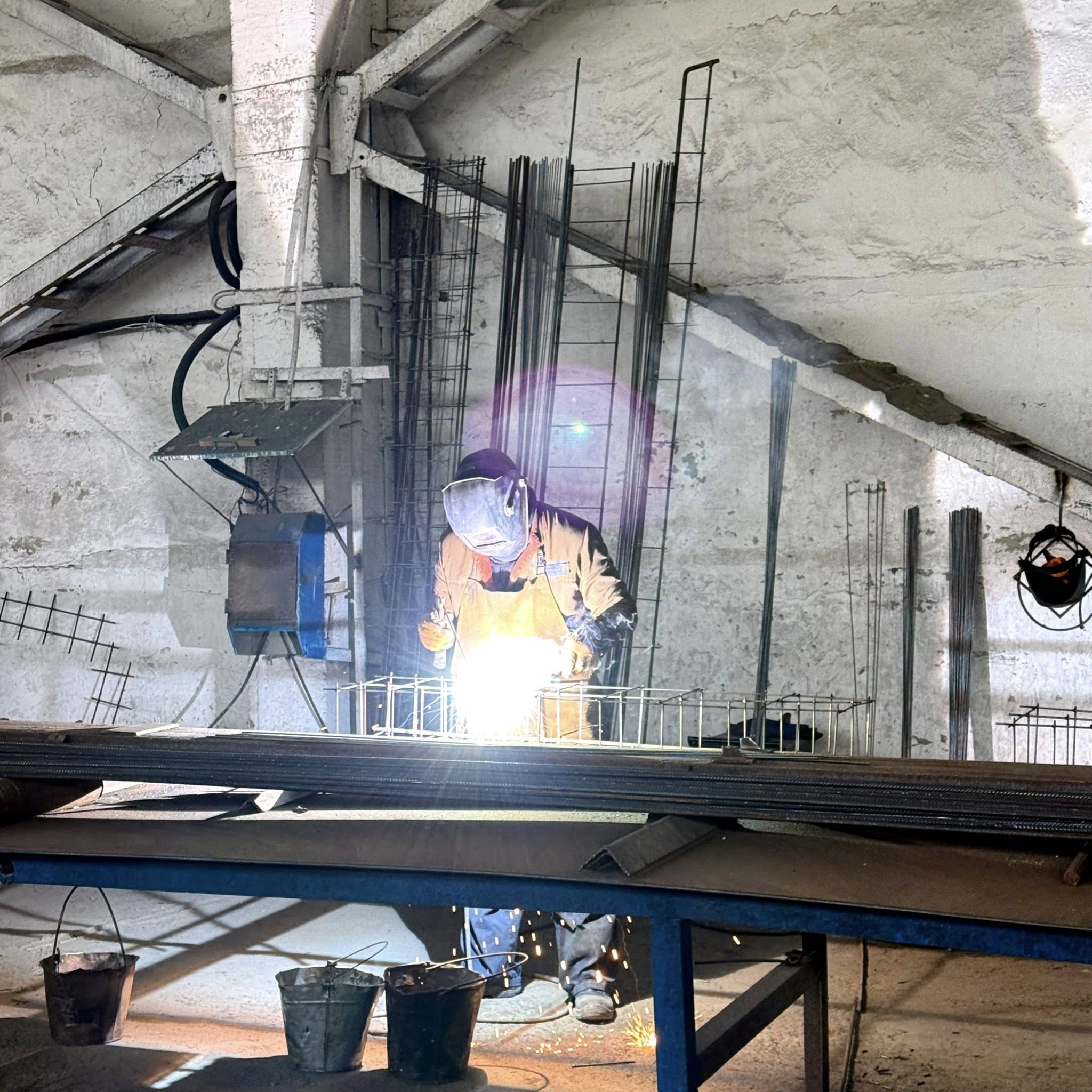 Кызылординские студенты посетили завод железобетонных изделий 1.jpg