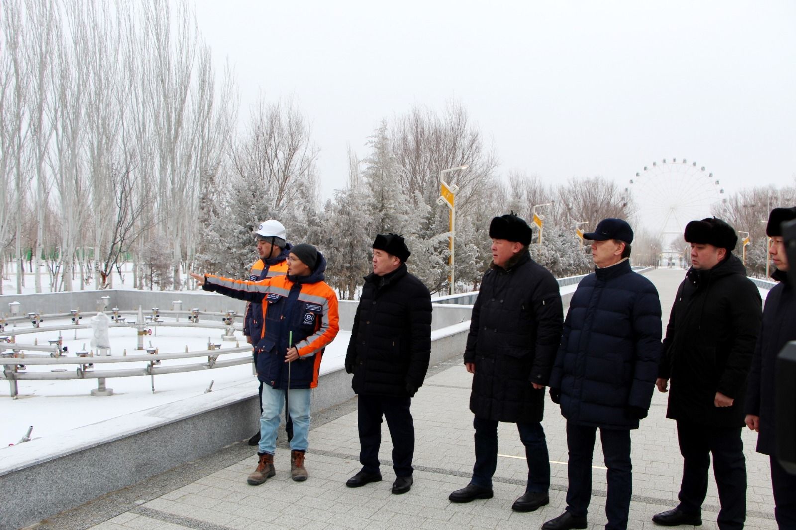 Мажилисмены ознакомились со службой такси и реконструкцией Президентского парка в Кызылорде 1.jpg