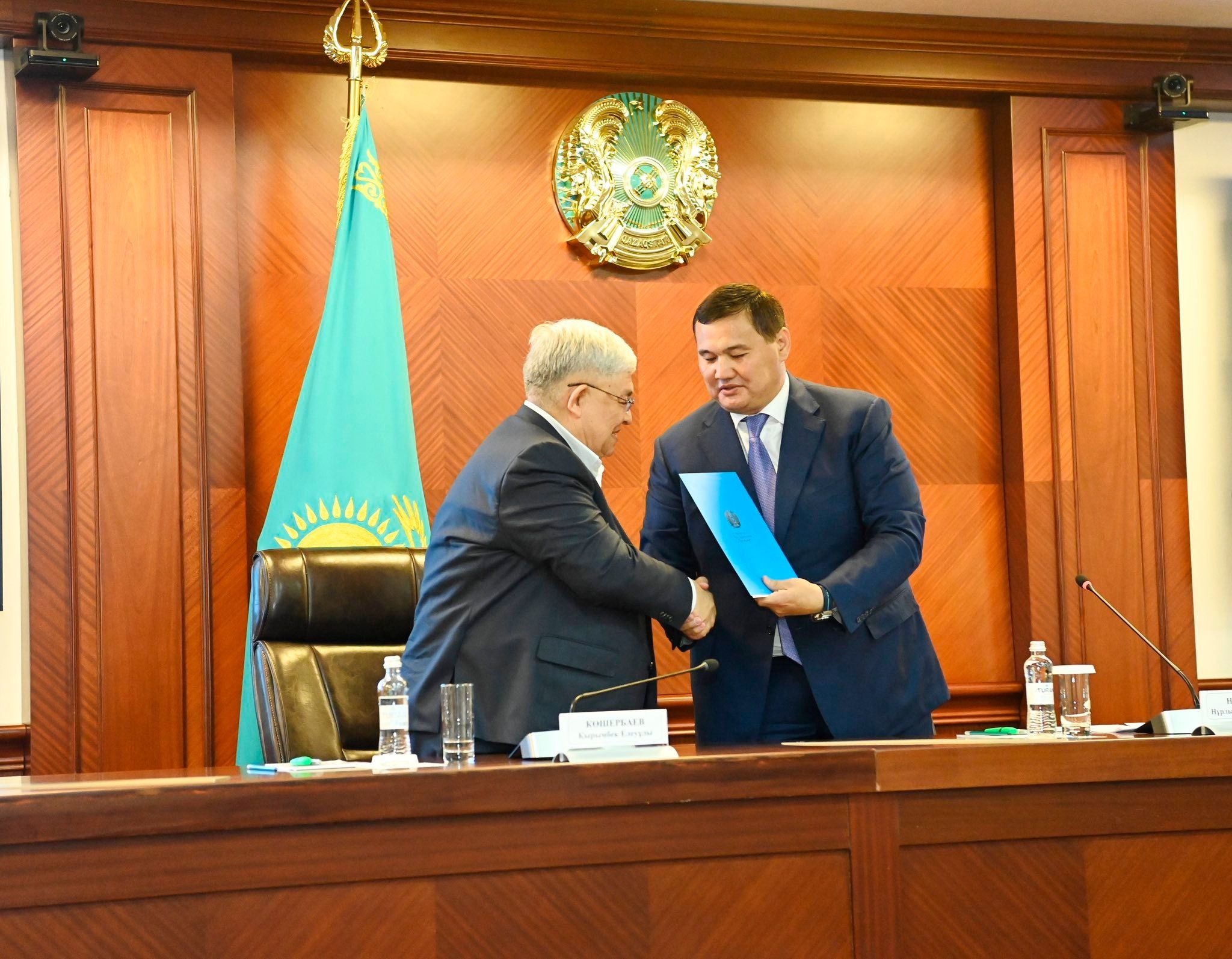 Мемлекет және қоғам қайраткері Қырымбек Көшербаев 70 жаста 1.jpg