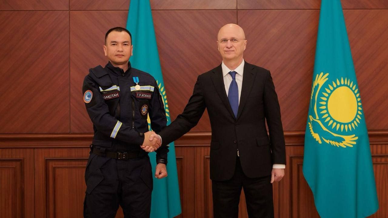 Награды – сотрудникам государственных органов и авиации1.jpg