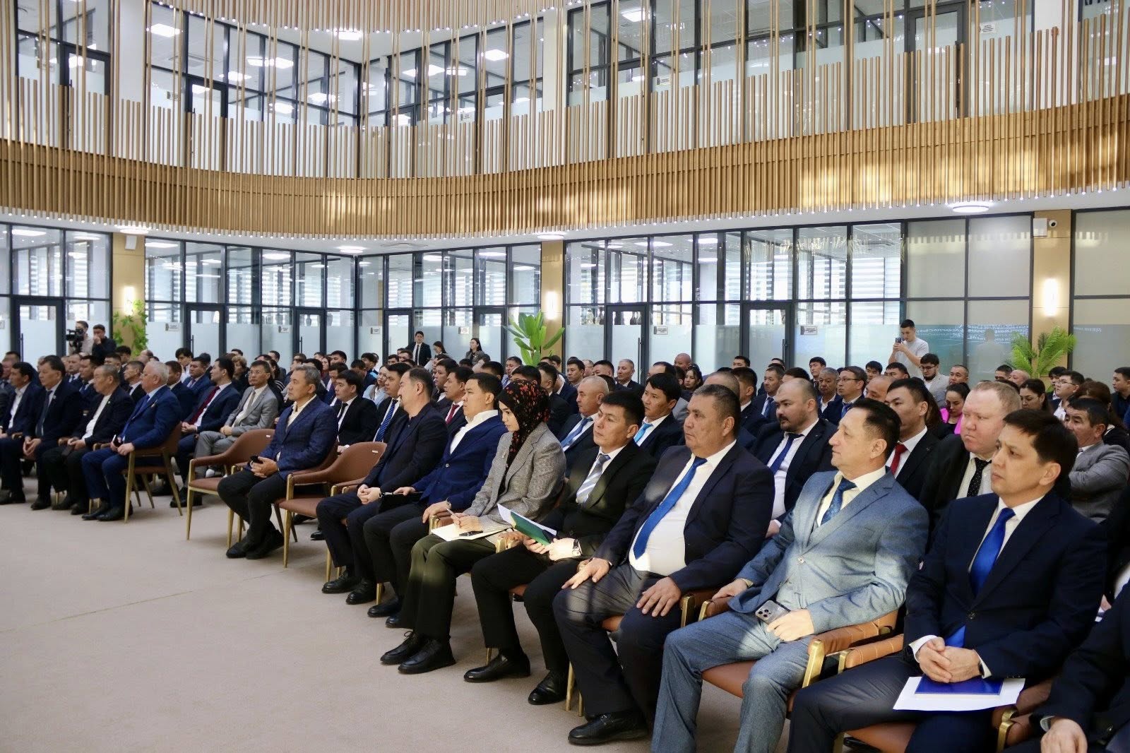 Спорт саласы кеңейтілген алқа отырысы.jpg