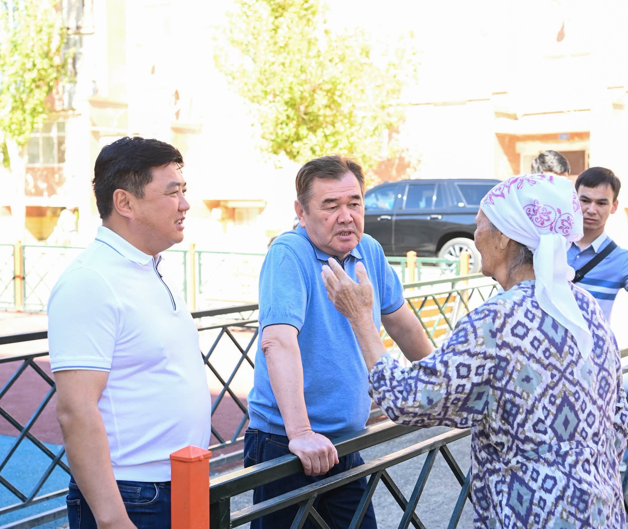 В Кызылорде проверили благоустройство микрорайонов и состояние арыков.jpg