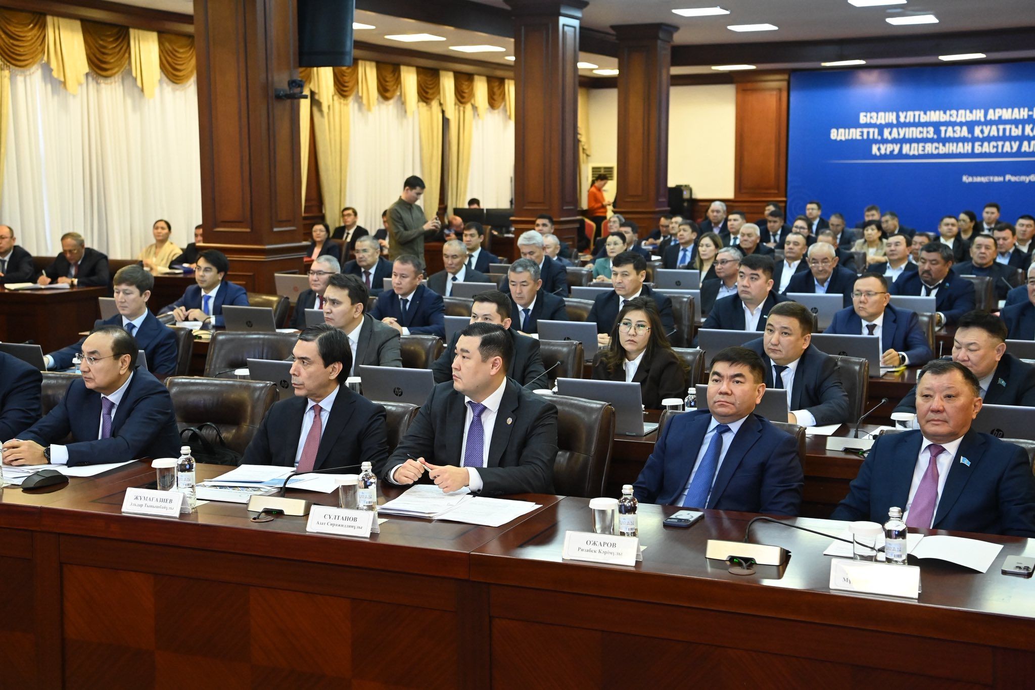 Вице-премьер 4.jpg