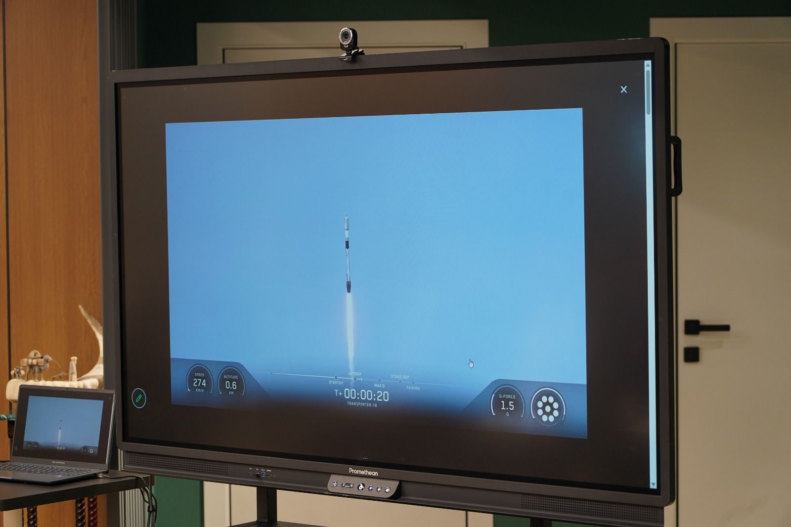Впервые казахстанские школьники запустили свой спутник в космос на ракете SpaceX.jpg