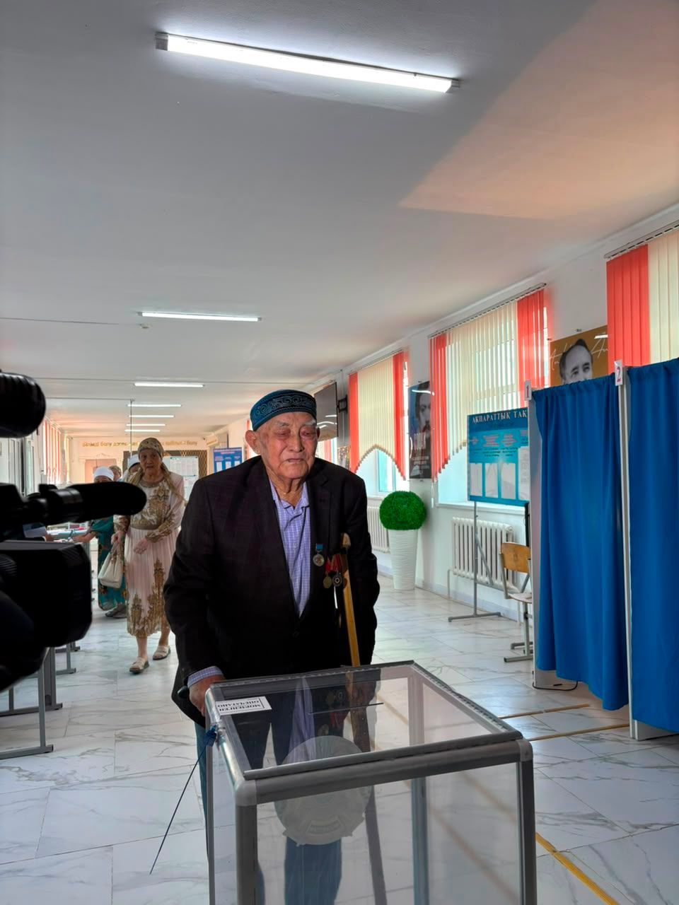 95 жастағы қария құрылтай сайлауында өз таңдауын жасады.jpeg