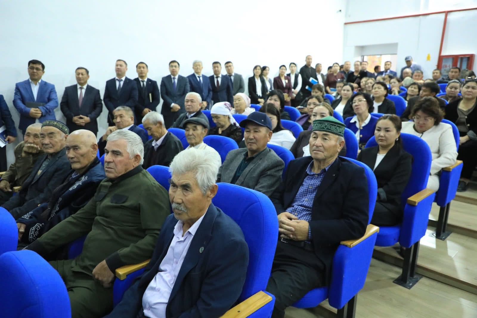Жалағаш ауданы әкімі тұрғындармен кездесу 2.jpg