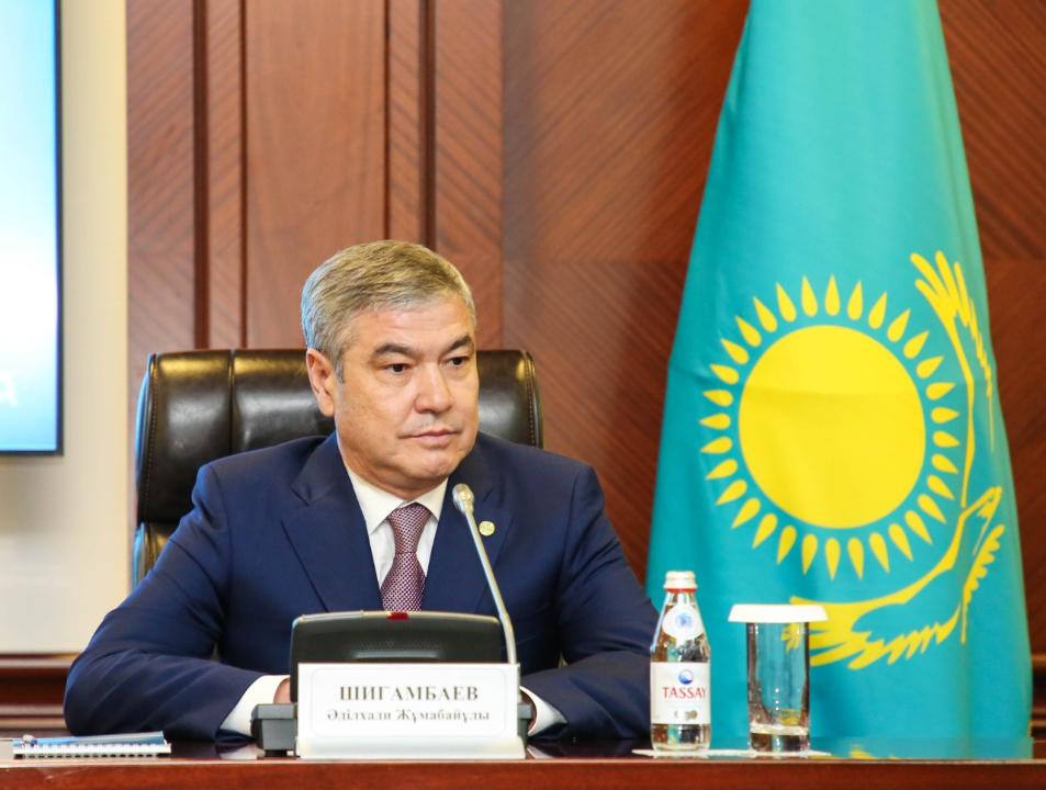 Флинтстондардың әйелі порнографияны ауыстырады