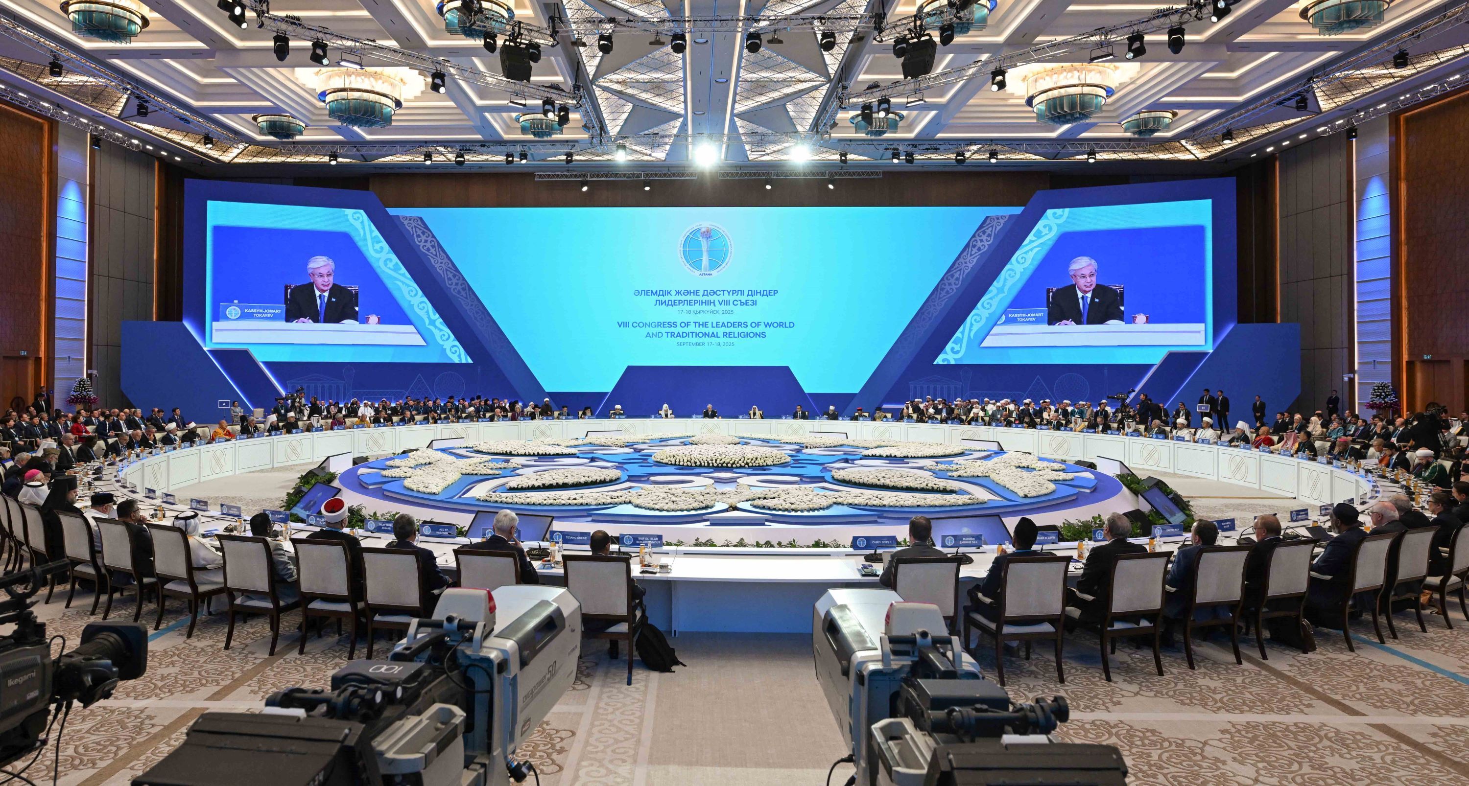 Қазақстан Президенті Әлемдік және дәстүрлі діндер көшбасшыларының VIII съезінің ашылуында сөз сөйледі.jpg
