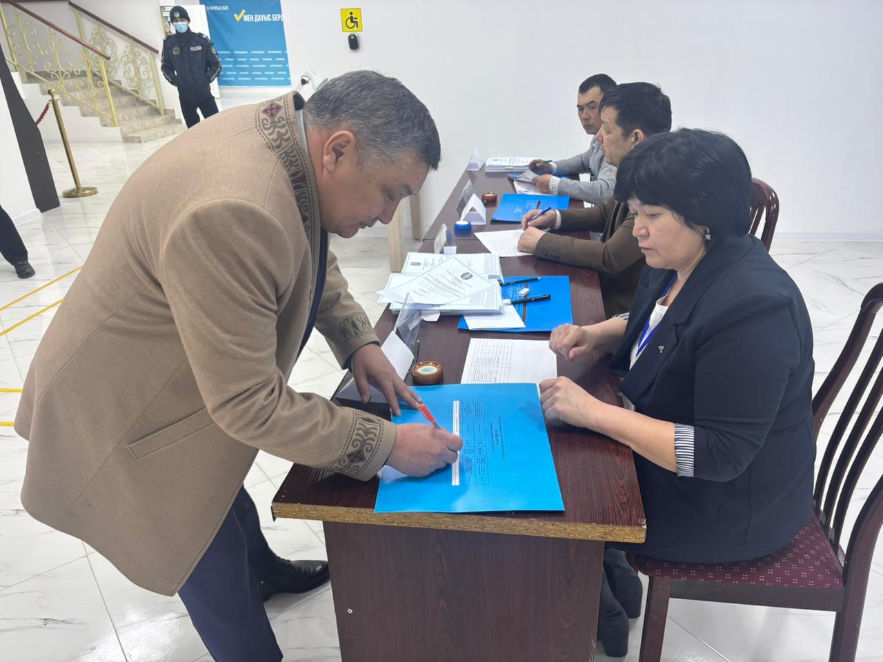 Қазақстанның еңбек ері Имамзада Шағыртаев өз таңдауын жасады1.jpg