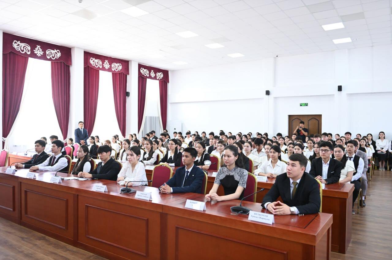 Қазалы ауданы бітіруші түлектермен кездесу 2.jpg