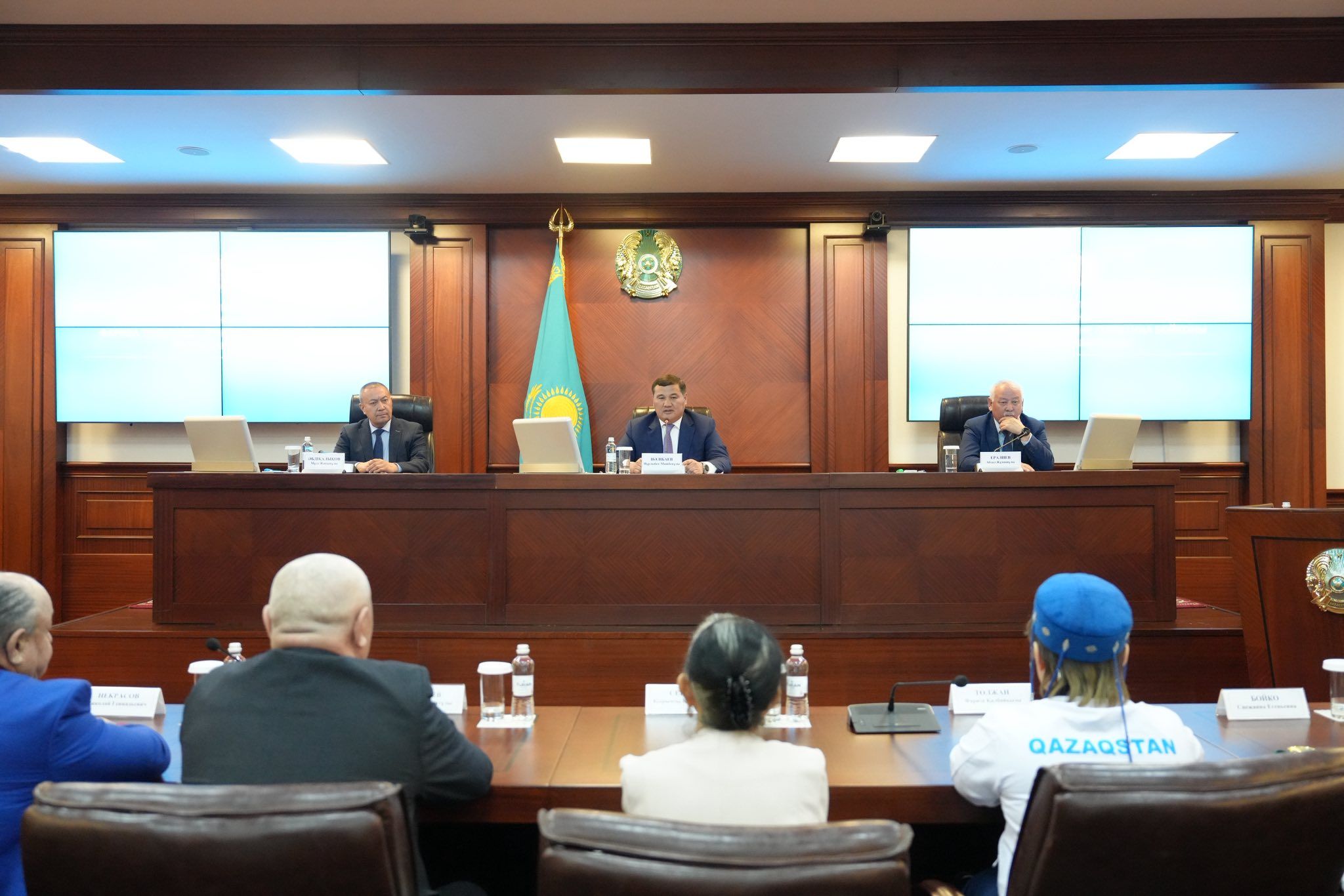 Әлем чемпиондарымен кездесу 2.jpg