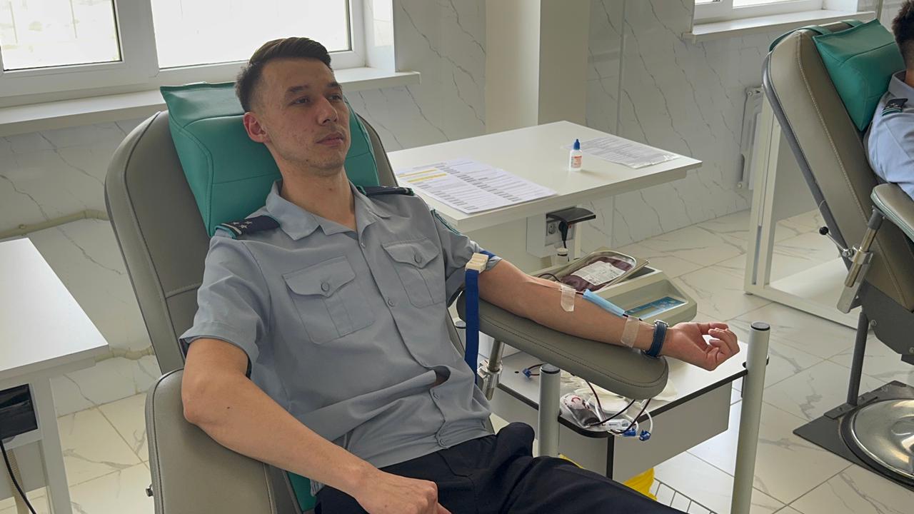 Қызылорда облысы Полиция департаментінің қызметкерлері қан тапсырды.jpg