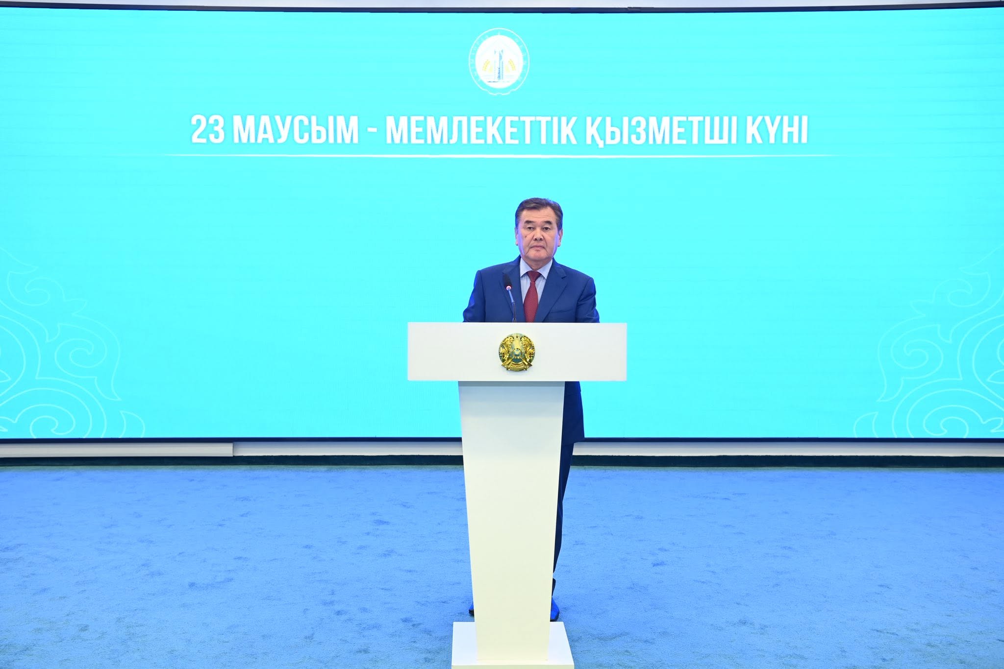 Үздіктер марапатталып, жас мамандар ант қабылдады.jpg
